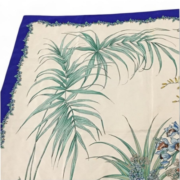 Vintage GUCCI Flora Flower Bouquet 100% Silk Italian Scarf, VITTORIO ACCORNERO - Picture 2 of 8